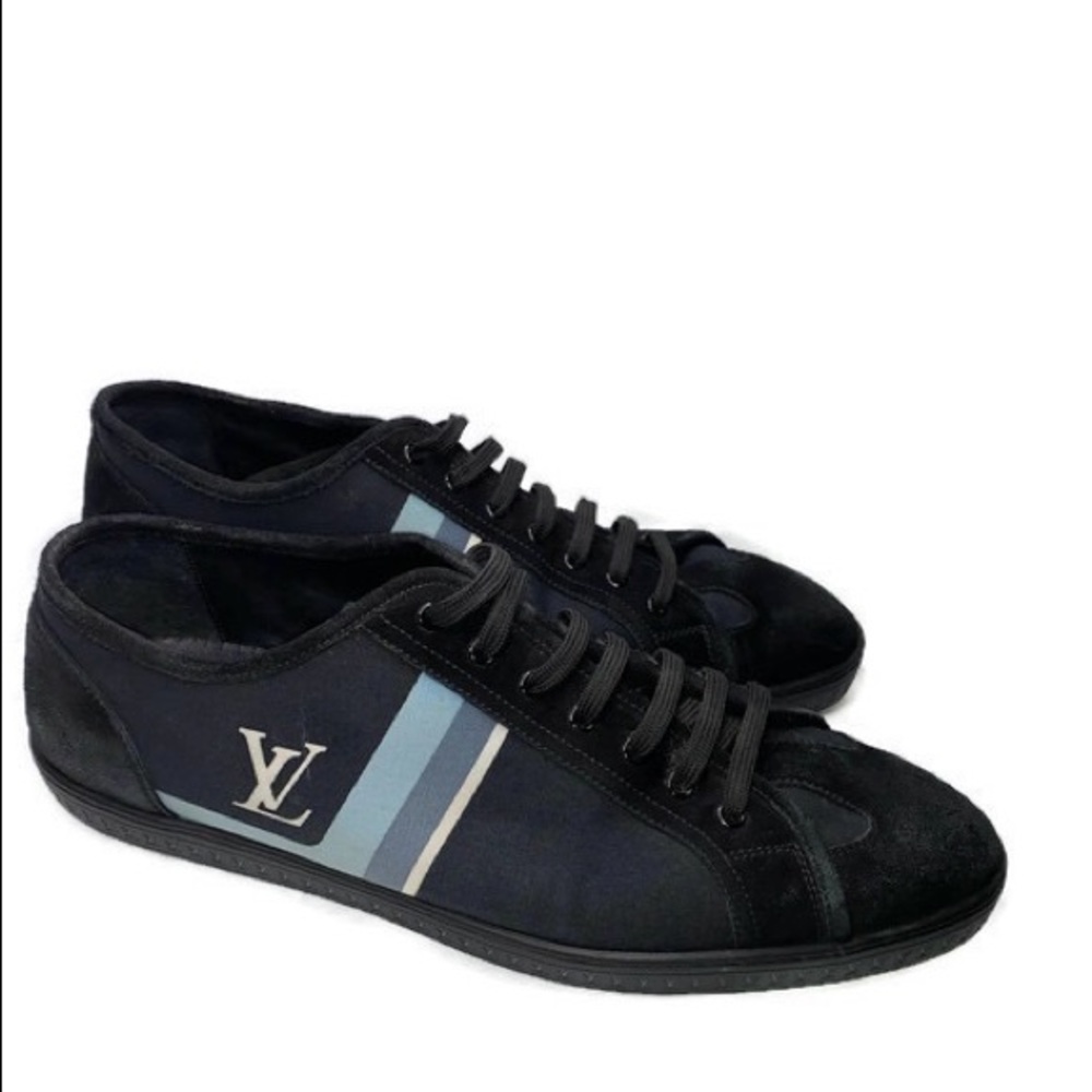 📌📌SOLD📌📌 Louis Vuitton Authentic Mens Sneakers